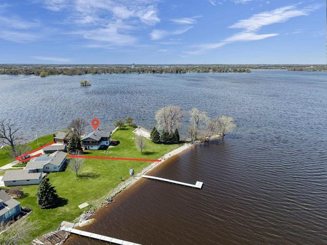 2384 HICKORY LANE, Oshkosh, WI 54901