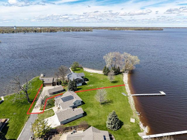 2384 HICKORY LANE, Oshkosh, WI 54901