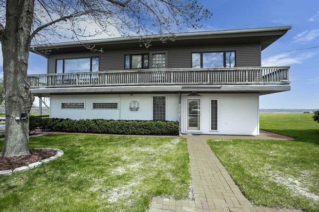 2384 HICKORY LANE, Oshkosh, WI 54901