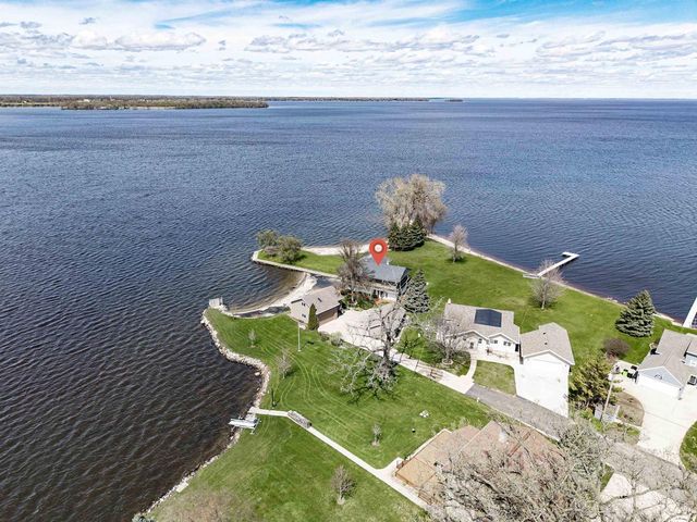 2384 HICKORY LANE, Oshkosh, WI 54901