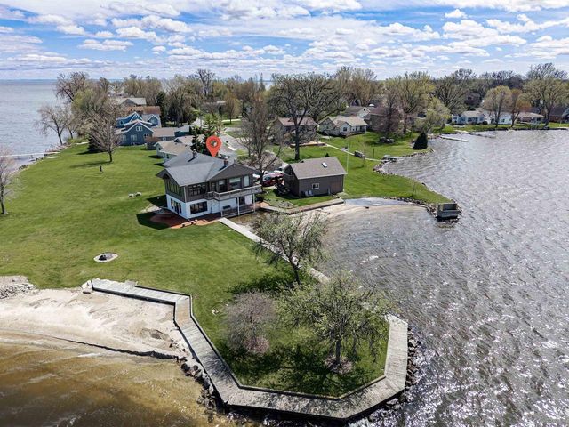 2384 HICKORY LANE, Oshkosh, WI 54901