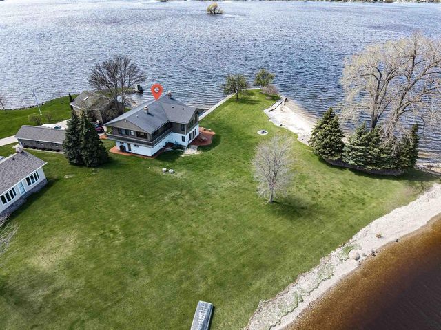 2384 HICKORY LANE, Oshkosh, WI 54901