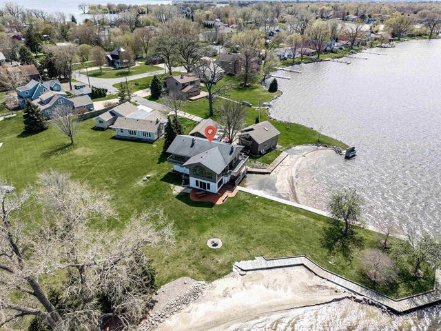 2384 HICKORY LANE, Oshkosh, WI 54901
