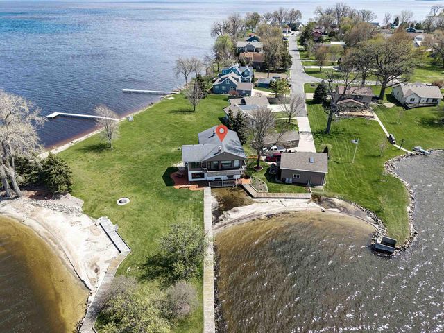 2384 HICKORY LANE, Oshkosh, WI 54901