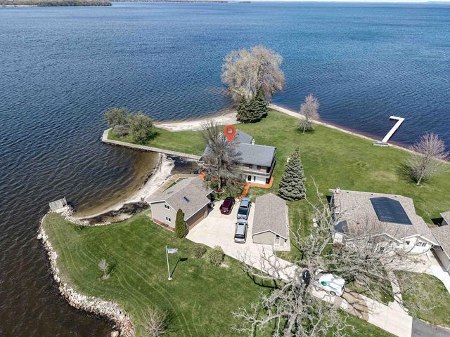 2384 HICKORY LANE, Oshkosh, WI 54901