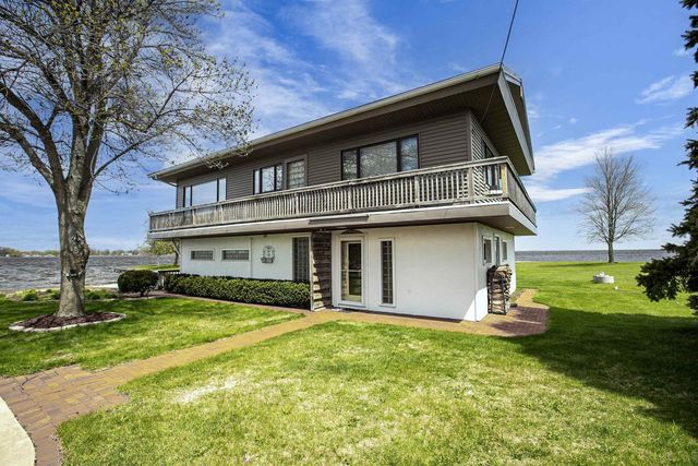 2384 HICKORY LANE, Oshkosh, WI 54901