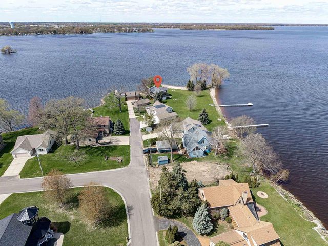 2384 HICKORY LANE, Oshkosh, WI 54901