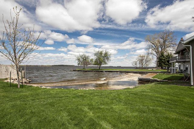 2384 HICKORY LANE, Oshkosh, WI 54901