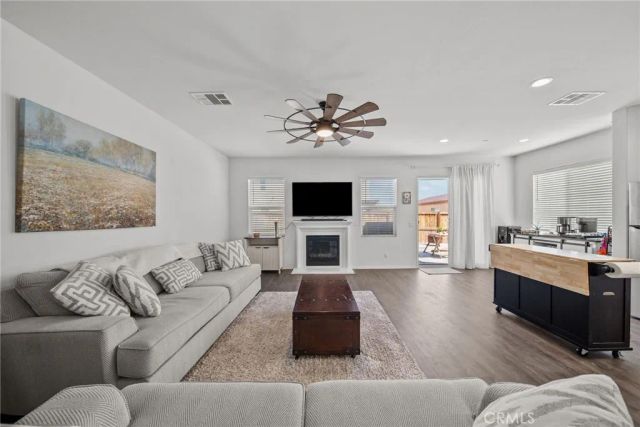 2836 La Calle Audaz, Rosamond, CA 93560