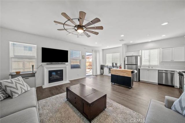 2836 La Calle Audaz, Rosamond, CA 93560