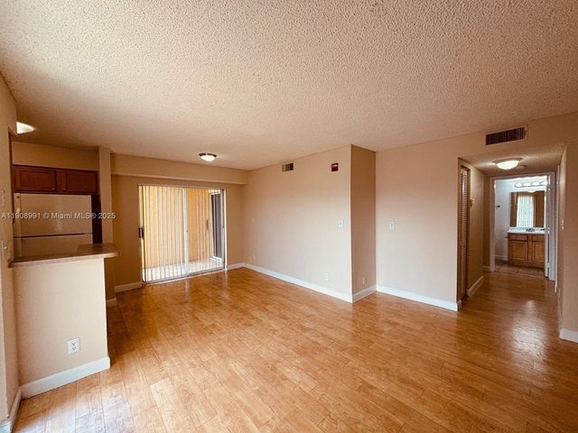 7610 Westwood Dr 105, Tamarac, FL 33321