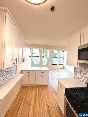 9 Park Avenue 2B, Rutherford, NJ 07070