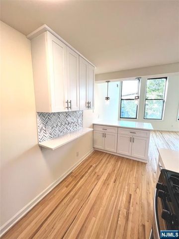 9 Park Avenue 2B, Rutherford, NJ 07070