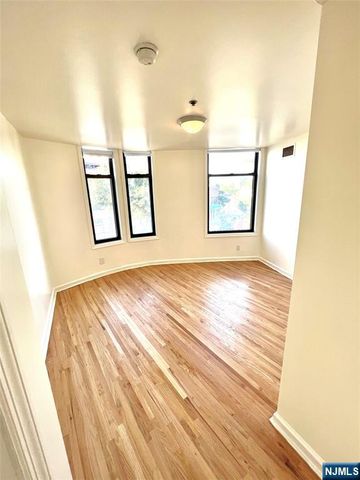 9 Park Avenue 2B, Rutherford, NJ 07070