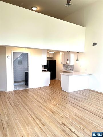 9 Park Avenue 2B, Rutherford, NJ 07070