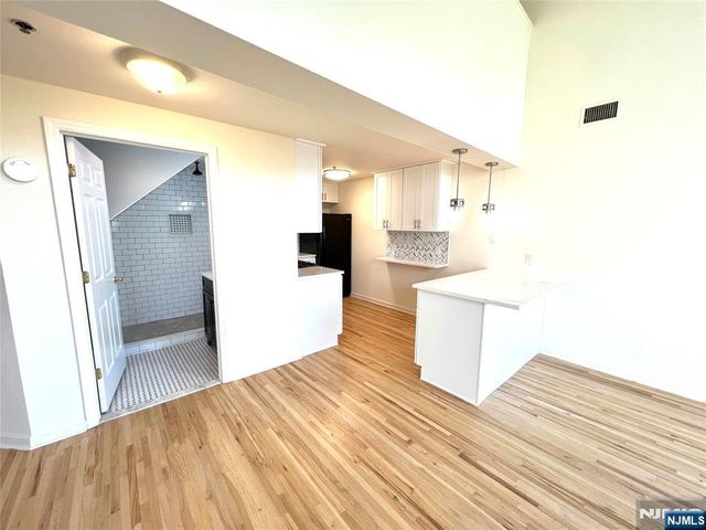 9 Park Avenue 2B, Rutherford, NJ 07070