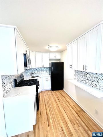 9 Park Avenue 2B, Rutherford, NJ 07070
