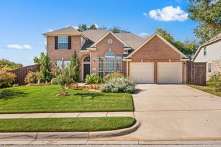 2811 Northwood Street, Grapevine, TX 76051
