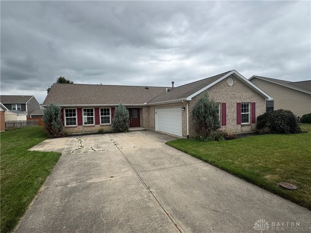 110 Brooke Woode Drive, Brookville, OH 45309