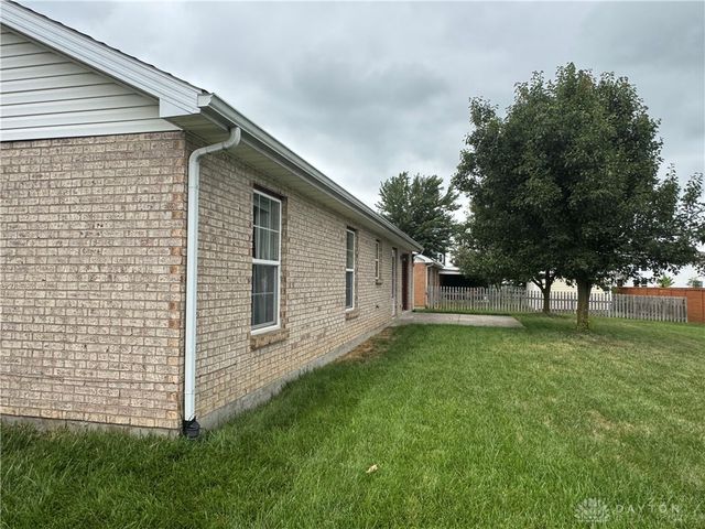 110 Brooke Woode Drive, Brookville, OH 45309
