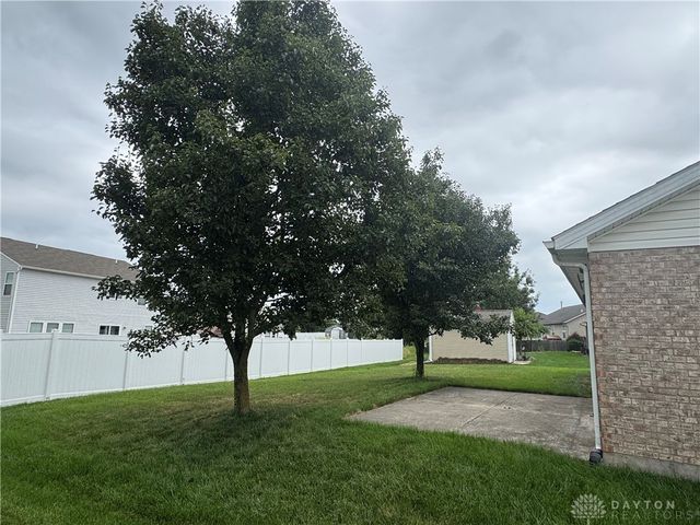 110 Brooke Woode Drive, Brookville, OH 45309