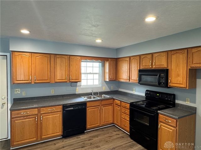 110 Brooke Woode Drive, Brookville, OH 45309