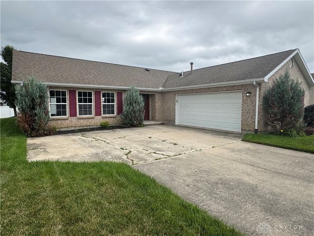 110 Brooke Woode Drive, Brookville, OH 45309