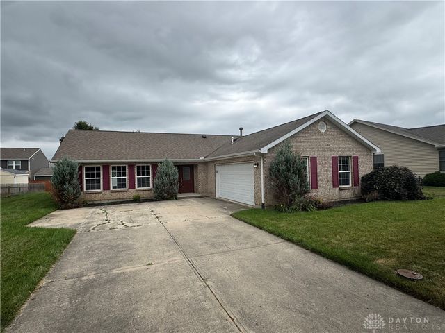 110 Brooke Woode Drive, Brookville, OH 45309