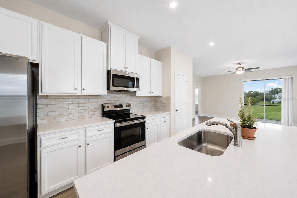 Image 4 of property listing at 14008 CRIMSON AVENUE, Bradenton, FL 34211