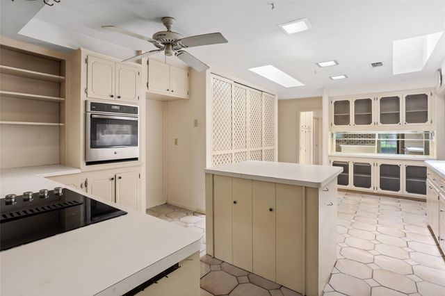 1216 Oak Hollow Drive, Dickinson, TX 77539