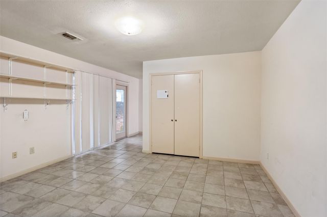 1216 Oak Hollow Drive, Dickinson, TX 77539