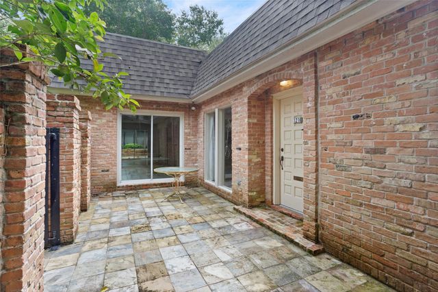 1216 Oak Hollow Drive, Dickinson, TX 77539