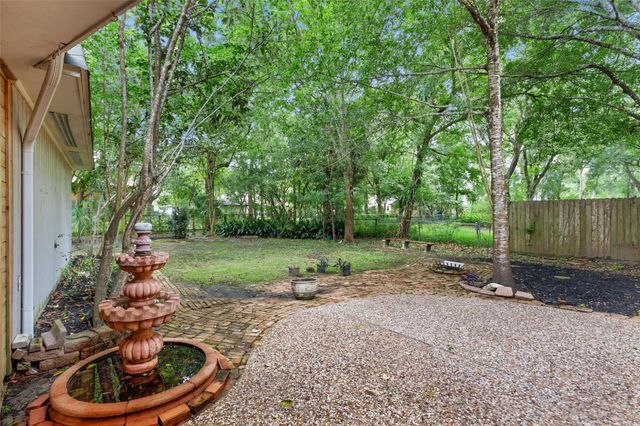 1216 Oak Hollow Drive, Dickinson, TX 77539