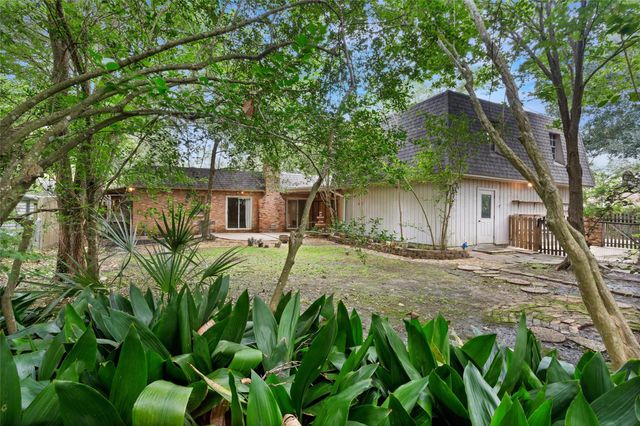 1216 Oak Hollow Drive, Dickinson, TX 77539