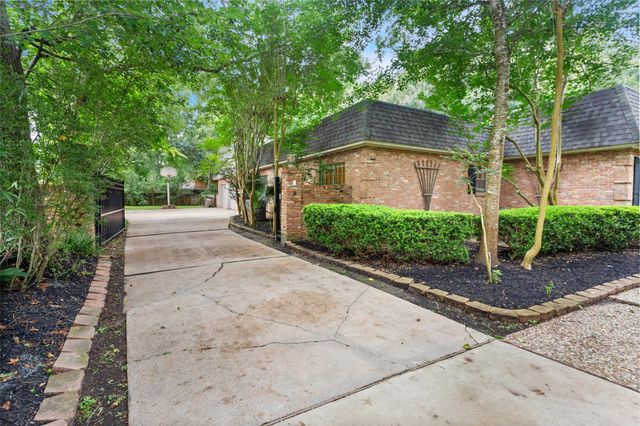 1216 Oak Hollow Drive, Dickinson, TX 77539