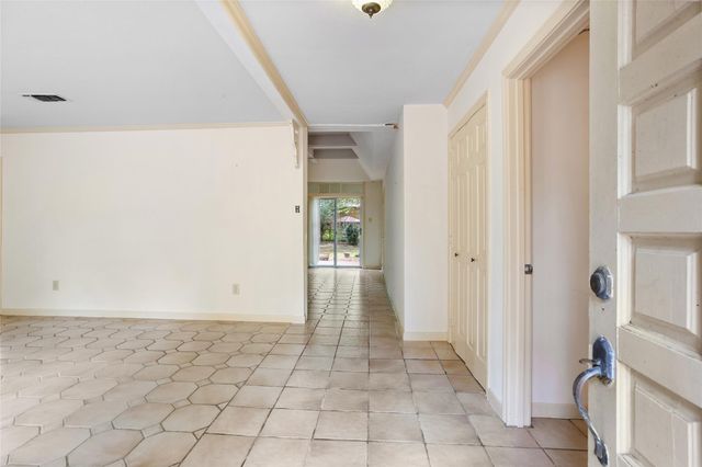 1216 Oak Hollow Drive, Dickinson, TX 77539