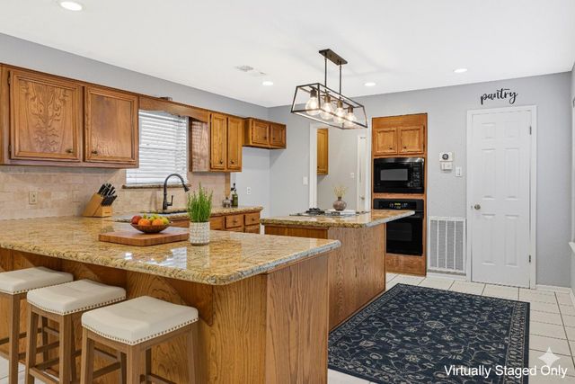 2106 White Feather Trail, Crosby, TX 77532