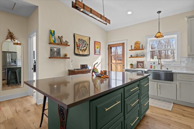 119 Howard Rd, White Bluff, TN 37187