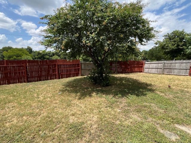 3250 Highland Woods Circle, Dallas, TX 75241