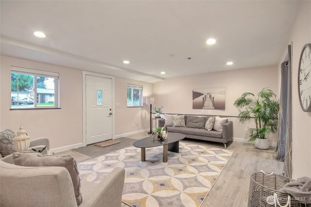 19206 54th Street E, Lake Tapps, WA 98391