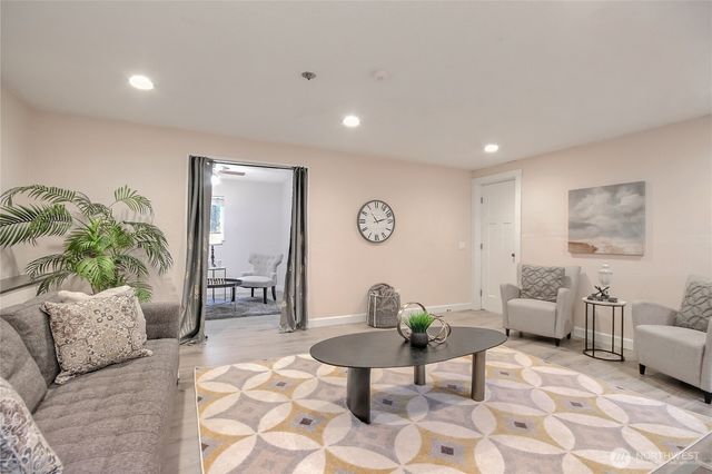 19206 54th Street E, Lake Tapps, WA 98391