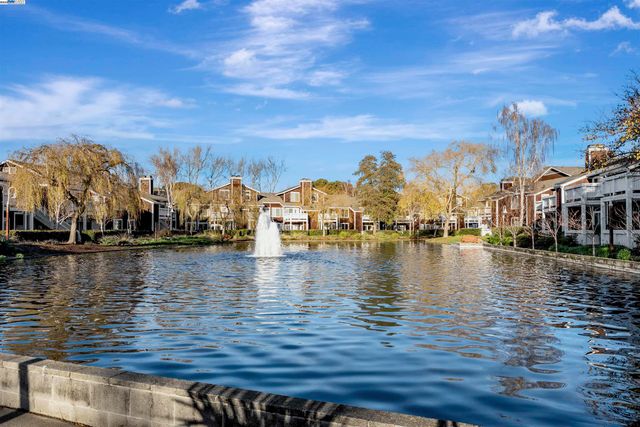 59 Marina Lakes Dr, Richmond, CA 94804