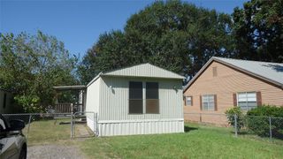 108 Gossett Street B, Highlands, TX 77562