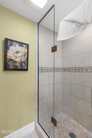 215 Woliss Lane, Gatlinburg, TN 37738