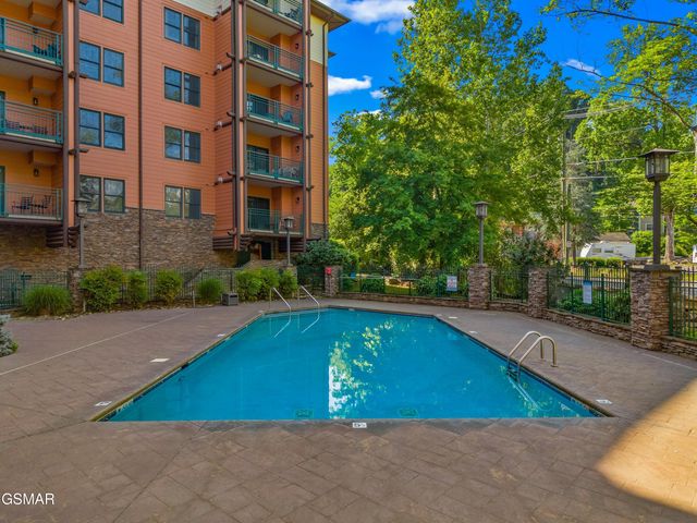 215 Woliss Lane, Gatlinburg, TN 37738