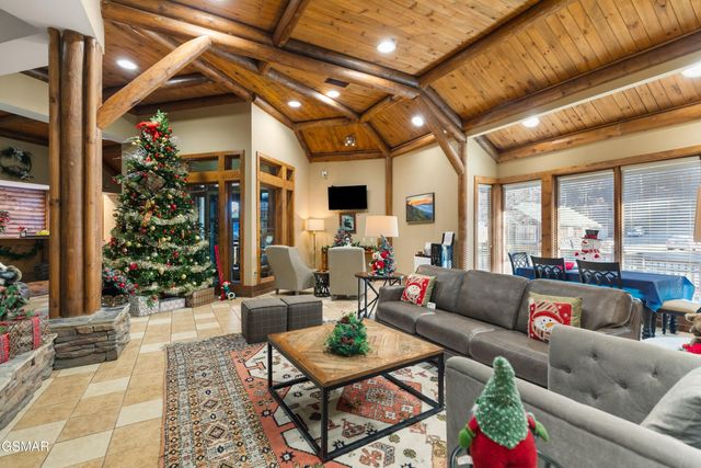 215 Woliss Lane, Gatlinburg, TN 37738