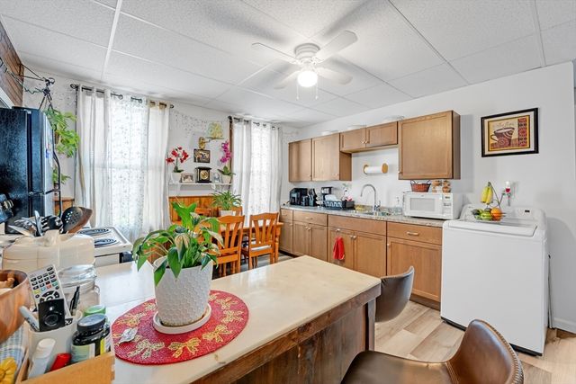 14 Mendon St, Worcester, MA 01604