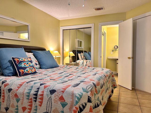 7453 Sunset Harbor Drive APT 2-303, Navarre, FL 32566