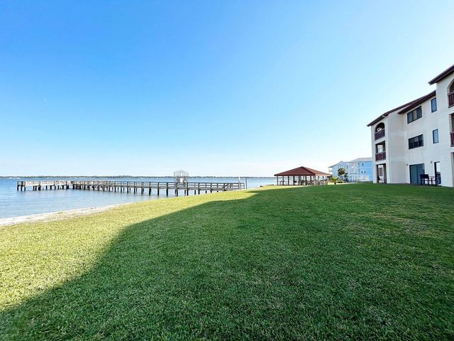 7453 Sunset Harbor Drive APT 2-303, Navarre, FL 32566