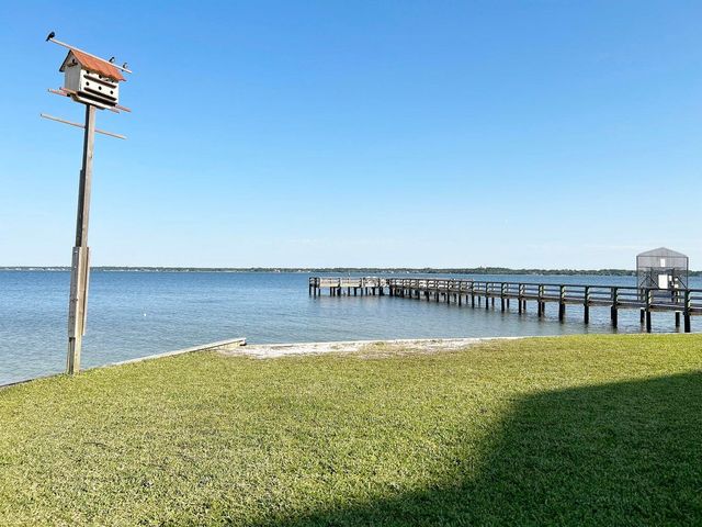 7453 Sunset Harbor Drive APT 2-303, Navarre, FL 32566